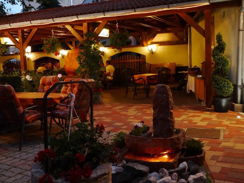 Tinodi Fogado Bed & Breakfast Sarvar Exterior photo